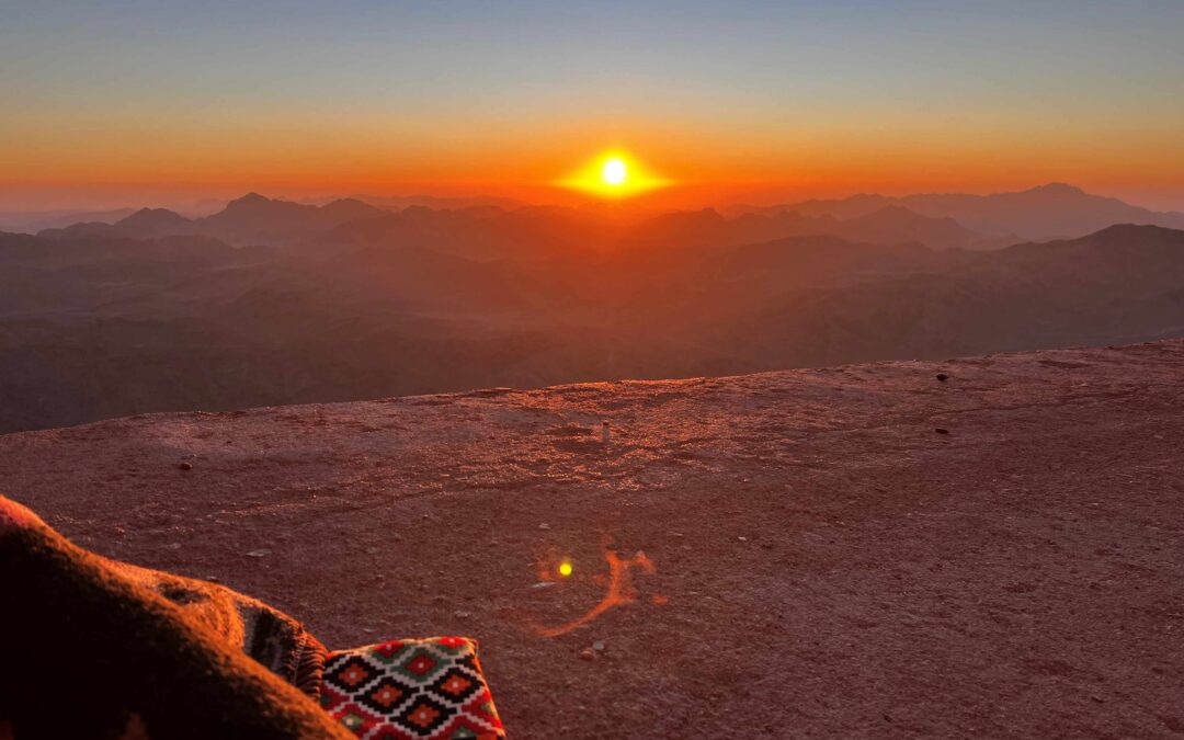 kkarolina amanecer en el monte sinai egipto