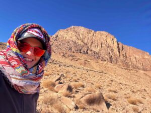 kkarolina enfrente Monte Sinai subiendo..retiro magiKK